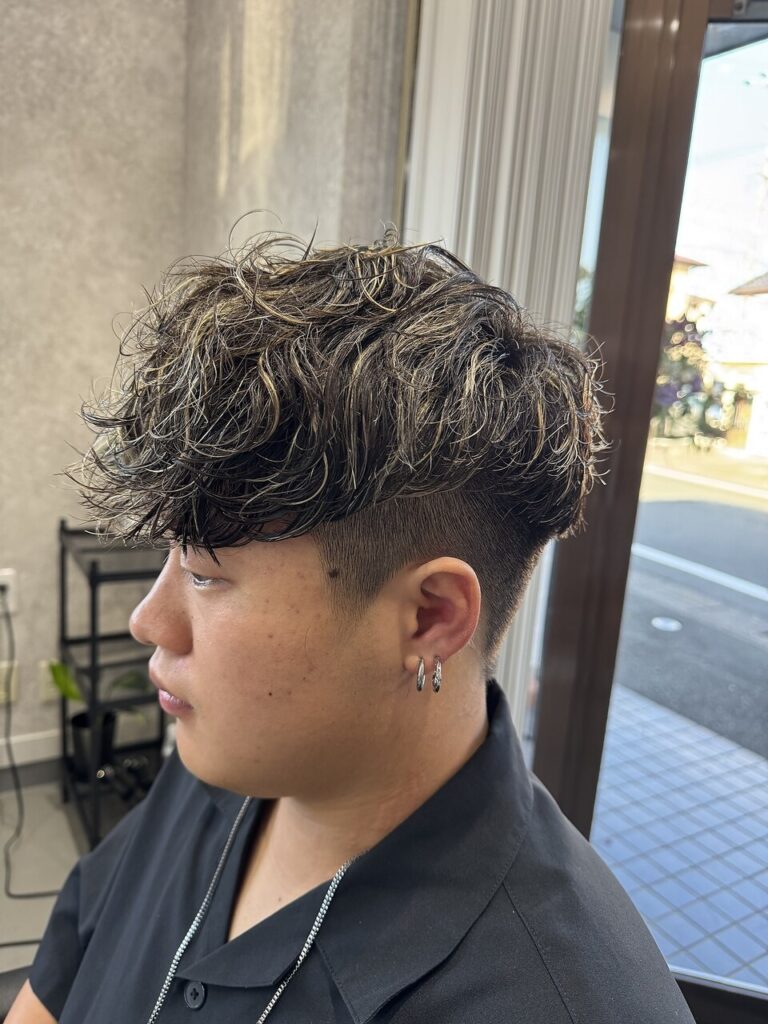 海外風スペインカールorメッシュ | BOOST men's hair salon