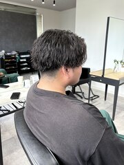 センターパート×緩めツイスパ | BOOST men's hair salon