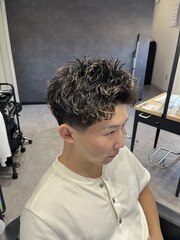 テーパーフェード　スパイキーショート | BOOST men's hair salon