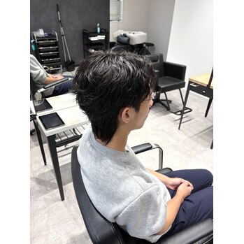 この冬ピッタリセンターパート×シャドウパーマ | BOOST men's hair salon